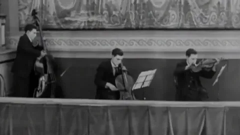 Театр — кадр 4