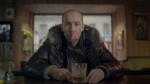 Бар «На грудь» — кадр 9