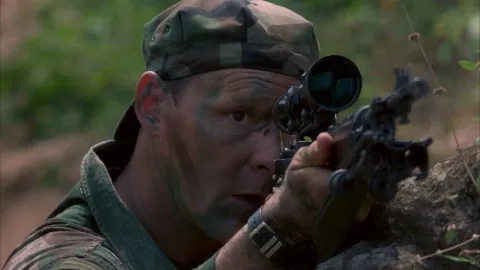 За линией огня — кадр 10