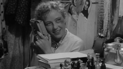 История Аси Клячиной, которая любила, да не вышла замуж — кадр 7